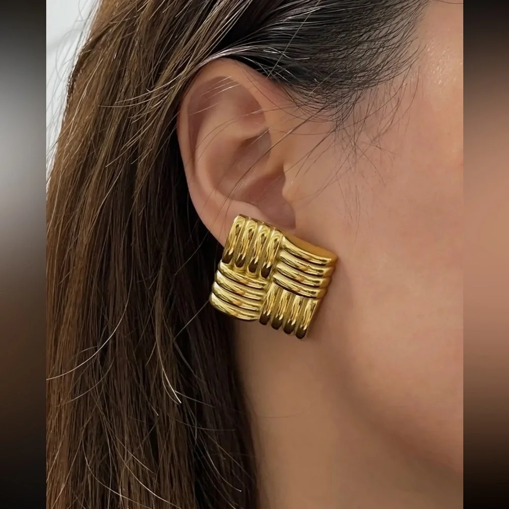 GOODREVIEWS ⭐️⭐️⭐️⭐️⭐️ Vintage Stella Gold Earrings |StainlessSteel 18K - Picture 11 of 17